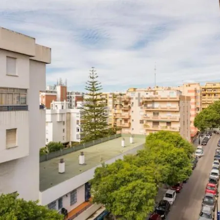 Stylish 3 Bedroom Penthouse In Centre With Large Pool Close To The Apartment *