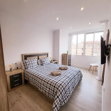Apartamento Stylish 3 Bedroom Penthouse In Centre With Large Pool Close To The