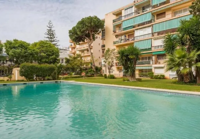 Apartament Stylish 3 Bedroom Penthouse In Centre With Large Pool Close To The