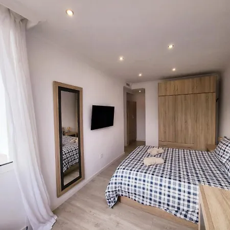 Apartman Stylish 3 Bedroom Penthouse In Centre With Large Pool Close To The *