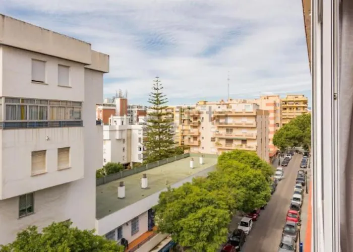 Stylish 3 Bedroom Penthouse In Centre With Large Pool Close To The Apartment *