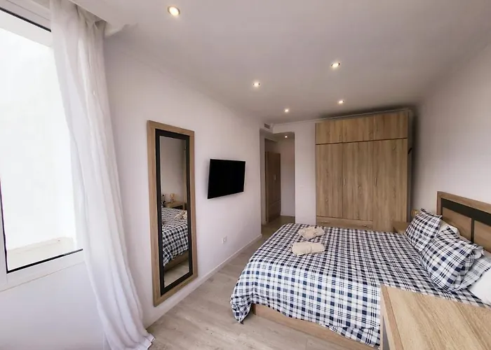 Apartman Stylish 3 Bedroom Penthouse In Centre With Large Pool Close To The *